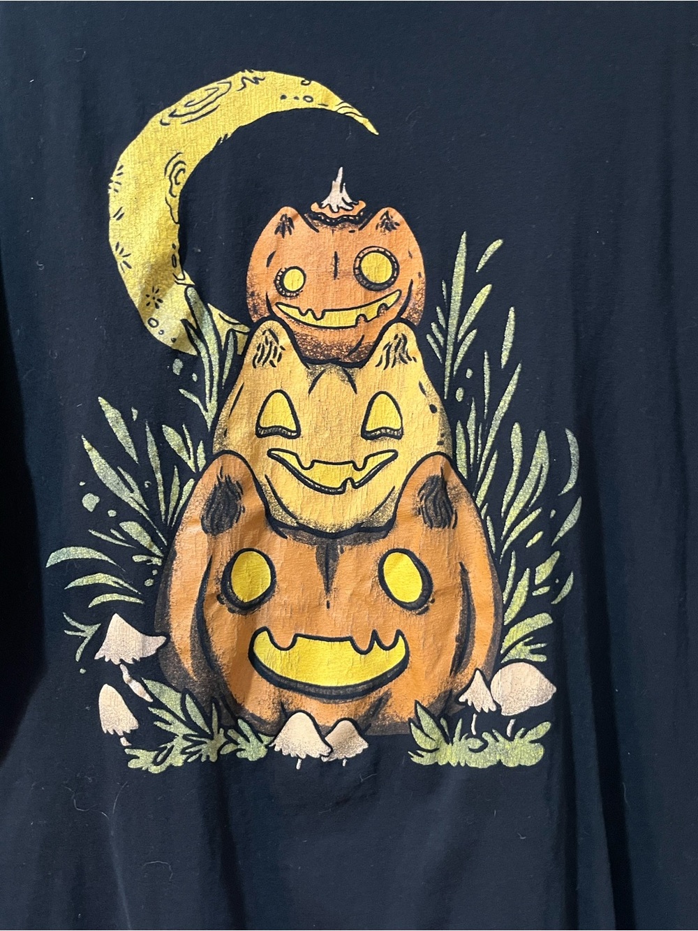 Hot topic graphic tees - Picture 2 of 5